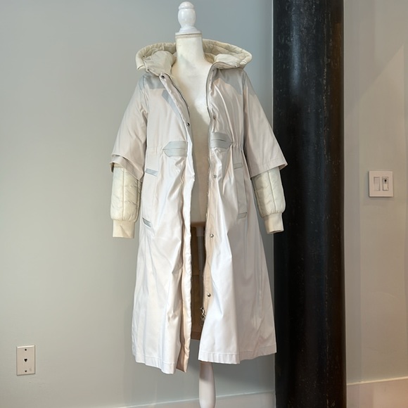 Monte Cervino winter white, long white puffer jacket size small - Picture 9 of 9